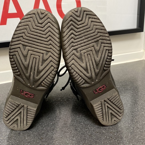 UGG WATERPROOF Fall / Winter Boot - Picture 5 of 12